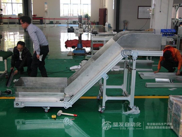 即加裙邊擋板又加鍍鋅擋邊Z字形爬坡輸送機