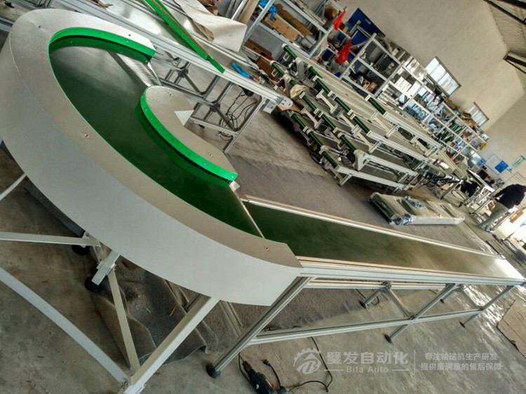 180度轉彎機銜接直線輸送機