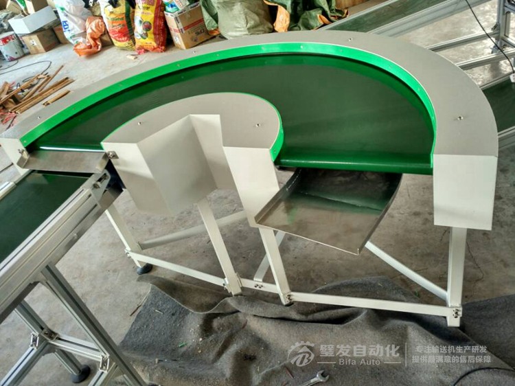 180度轉彎機銜接直線輸送機