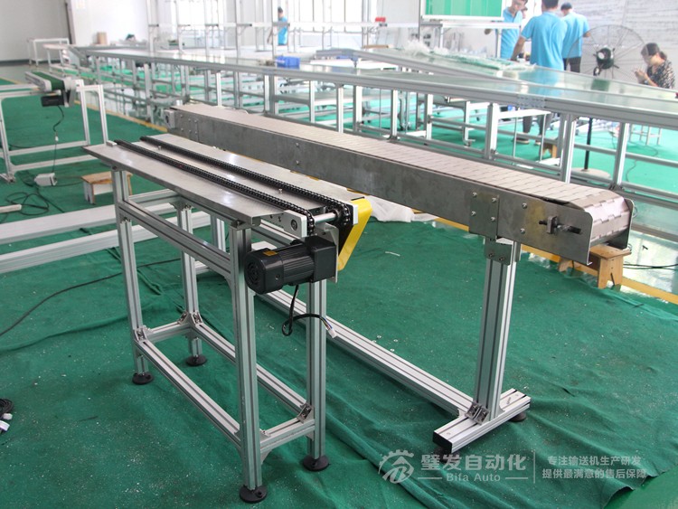 兩側(cè)加工作臺非標鏈條輸送機