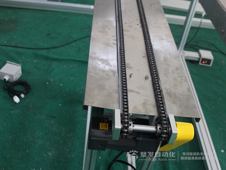 兩側(cè)加工作臺非標鏈條輸送機